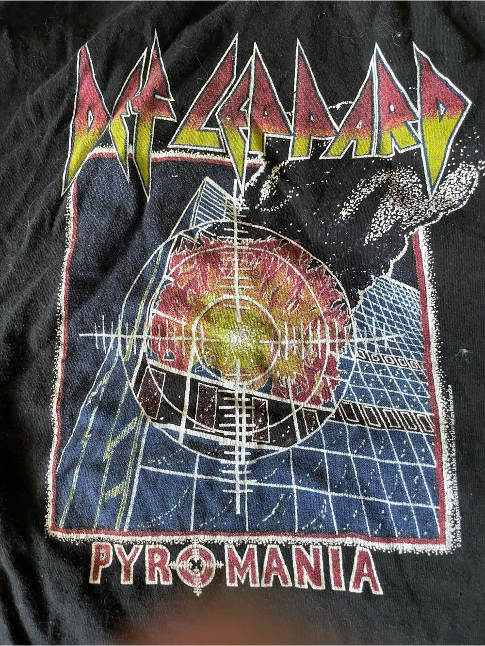 Def Leppard Pyromania Black Band Tee - Picture 4 of 4